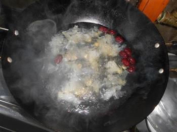 红枣银耳莲子汤的做法步骤3