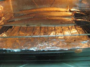 香烤秋刀鱼的做法步骤4