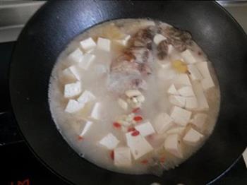 枸杞鲫鱼豆腐汤的做法步骤10