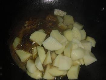 土豆烧鸡翅的做法步骤8