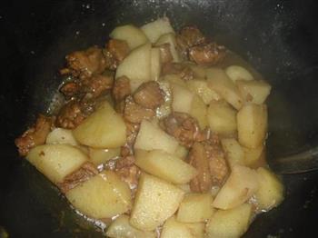 土豆烧鸡翅的做法步骤9