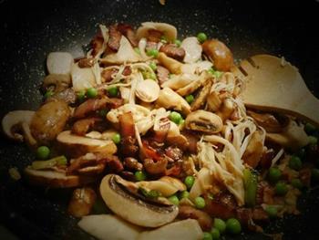 什锦菌菇腊肉烩老豆腐的做法步骤5