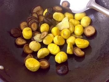 栗子煮香菇的做法步骤2