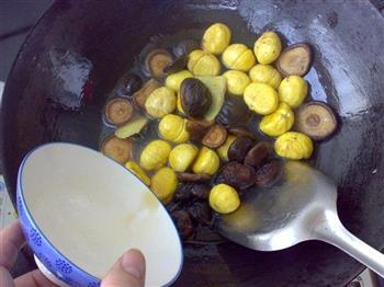 栗子煮香菇的做法步骤3