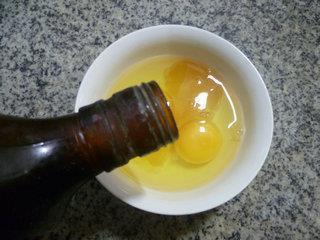 香干紫洋葱炒鸡蛋的做法图解2
