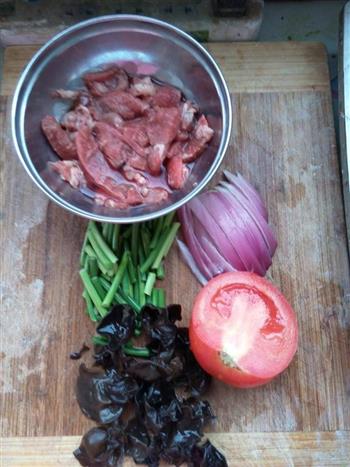 黑椒牛肉炒面的做法步骤1