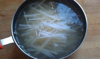 萝卜丝丸子汤的做法步骤3