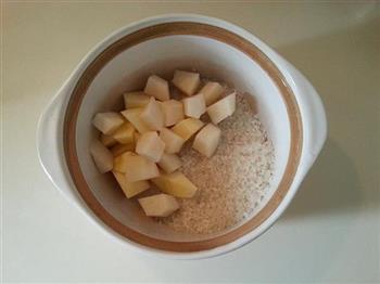 砂锅水果粥的做法步骤1