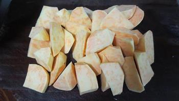红薯枸杞汤的做法步骤1