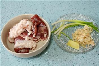 鲜肉虾皮馄饨的做法步骤1