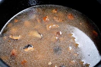 酱油肉香菇焖饭的做法图解4