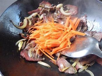 胡萝卜牛肉炒面的做法步骤10