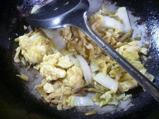 榨菜鸡蛋炒白菜的做法步骤9
