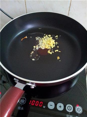 双椒香菇肉沫的做法步骤3