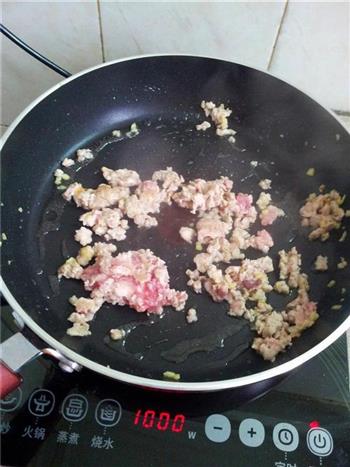 双椒香菇肉沫的做法步骤4