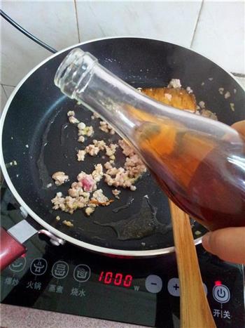 双椒香菇肉沫的做法步骤5