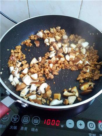 双椒香菇肉沫的做法步骤8