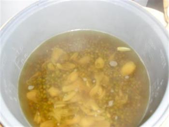 百合红枣绿豆汤的做法图解3