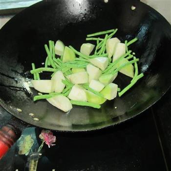 豆角炒丝瓜的做法步骤7