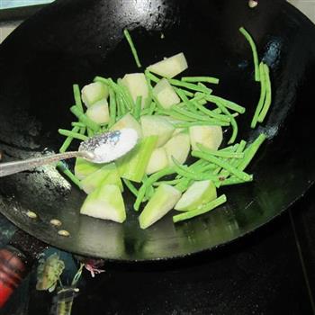 豆角炒丝瓜的做法步骤8