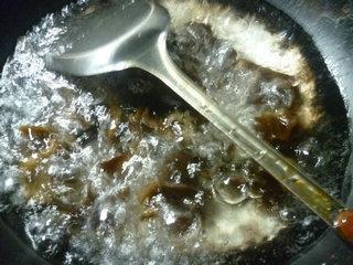 尖椒虾肉炒黑木耳的做法步骤3