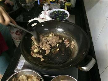 黑土豆小炒肉的做法步骤9