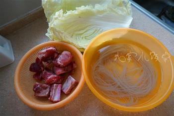 红烧排骨炖白菜的做法图解1
