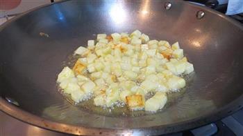 土豆焖饭的做法步骤5
