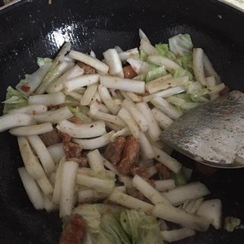 猪油渣炒大白菜的做法步骤5