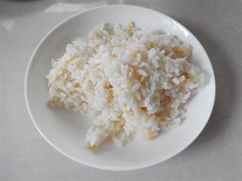 虾仁玉米炒饭的做法步骤5