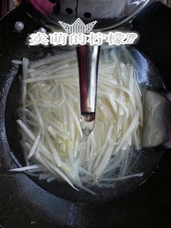 白萝卜肉丝浓汤的做法步骤4