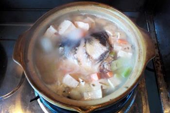 砂锅鱼头炖豆腐的做法步骤4