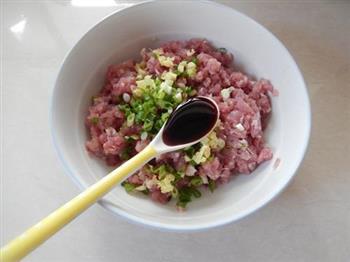 西葫芦鲜肉水饺的做法步骤1