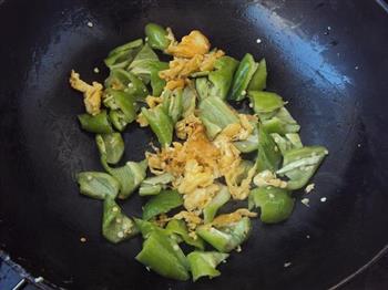 尖椒炒鸡蛋的做法步骤7
