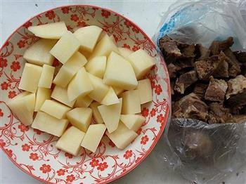 羊肉土豆焖饭的做法步骤1