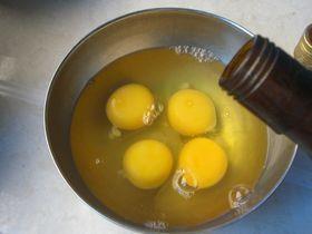 韭菜鸡蛋炒带子的做法步骤3