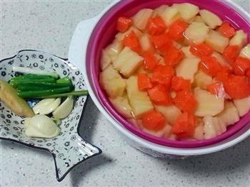胡萝卜土豆烧鸭胗的做法步骤5
