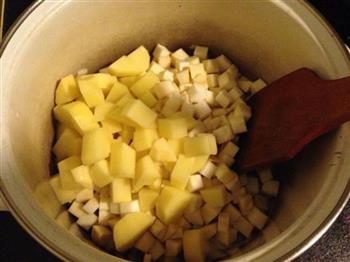 培根蘑菇块根芹浓汤的做法步骤5