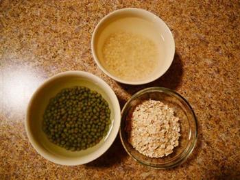 绿豆薏米糊的做法图解1