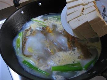 小黄鱼豆腐汤的做法步骤11