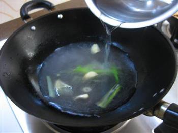 小黄鱼豆腐汤的做法步骤9