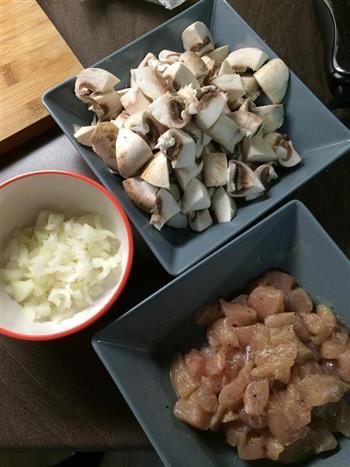 鸡肉蘑菇奶汁焗烤花椰菜的做法图解4