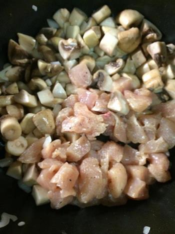 鸡肉蘑菇奶汁焗烤花椰菜的做法图解7