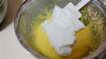 香橙戚风奶油蛋糕卷的做法步骤10