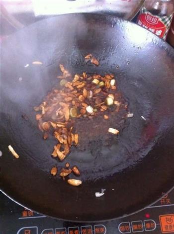 土豆酱油炒饭的做法步骤5