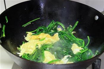 菠菜炒鸡蛋的做法步骤7