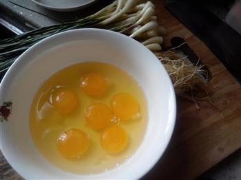 藠头煎鸡蛋的做法步骤2
