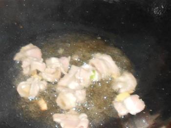 香菇木耳炒肉片的做法图解1
