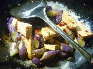 茄子炒冻豆腐的做法步骤10