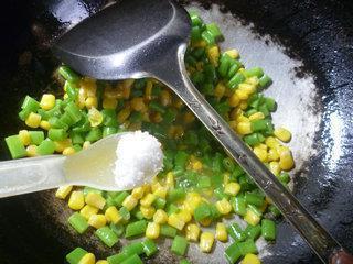 梅豆炒玉米粒的做法步骤5